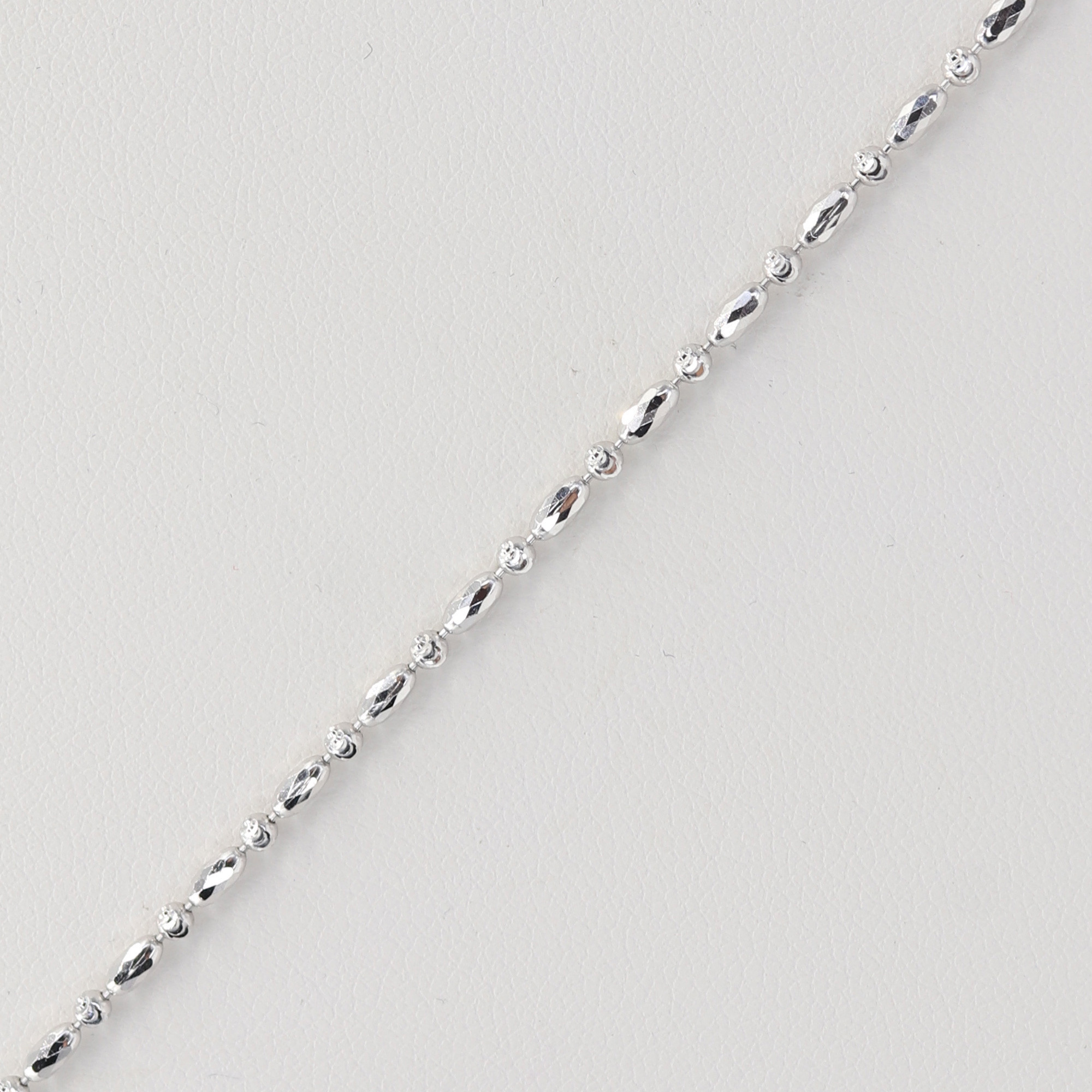 Stříbrný řetízek