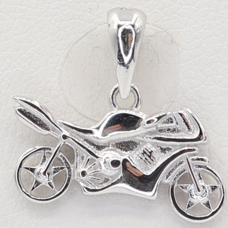 Stříbrný přívěs