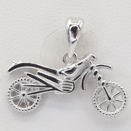 Stříbrný přívěs