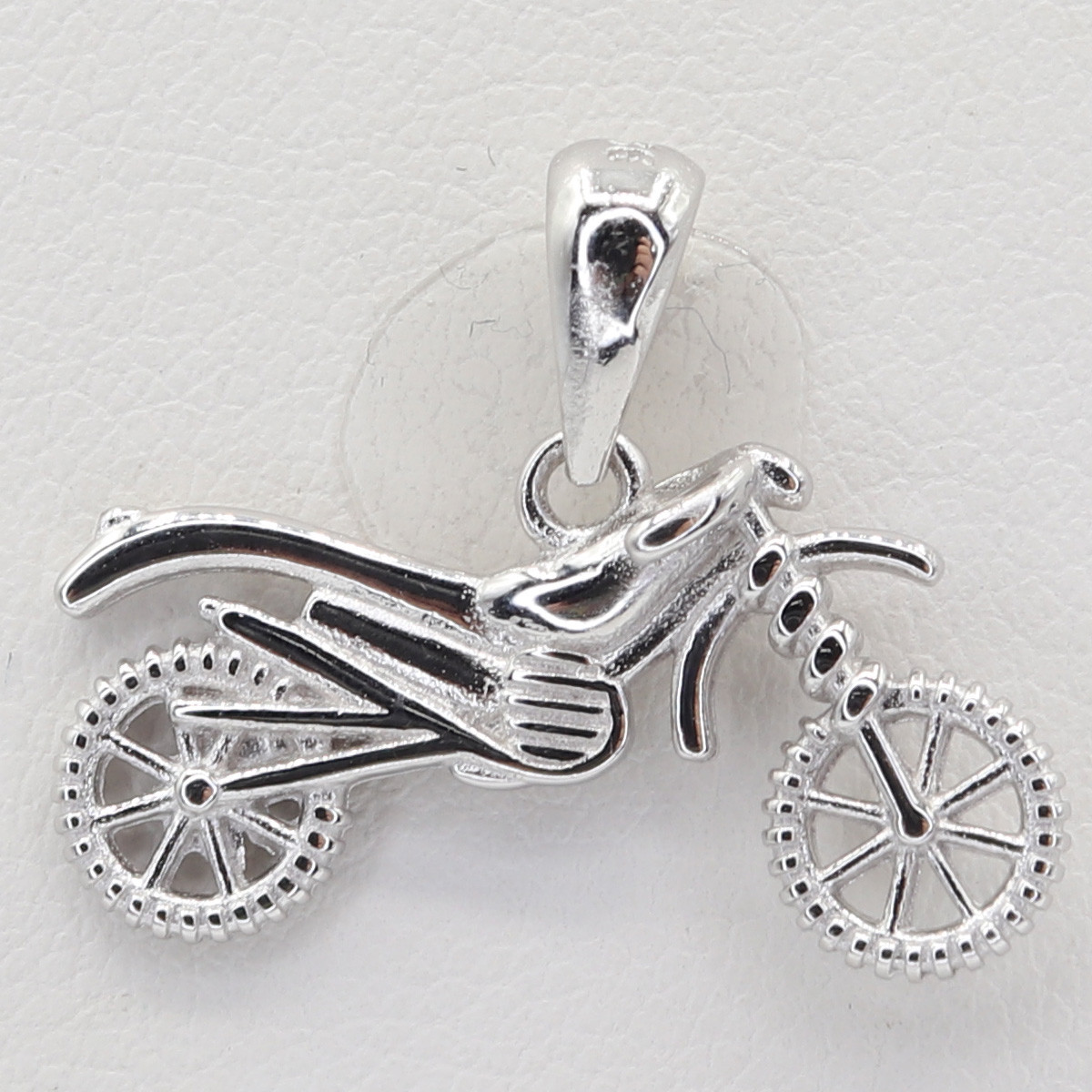 Stříbrný přívěs